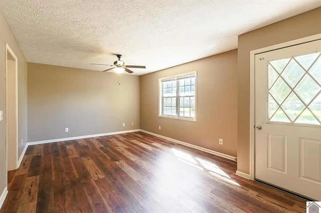 86 Cambridge Drive Murray KY 42071