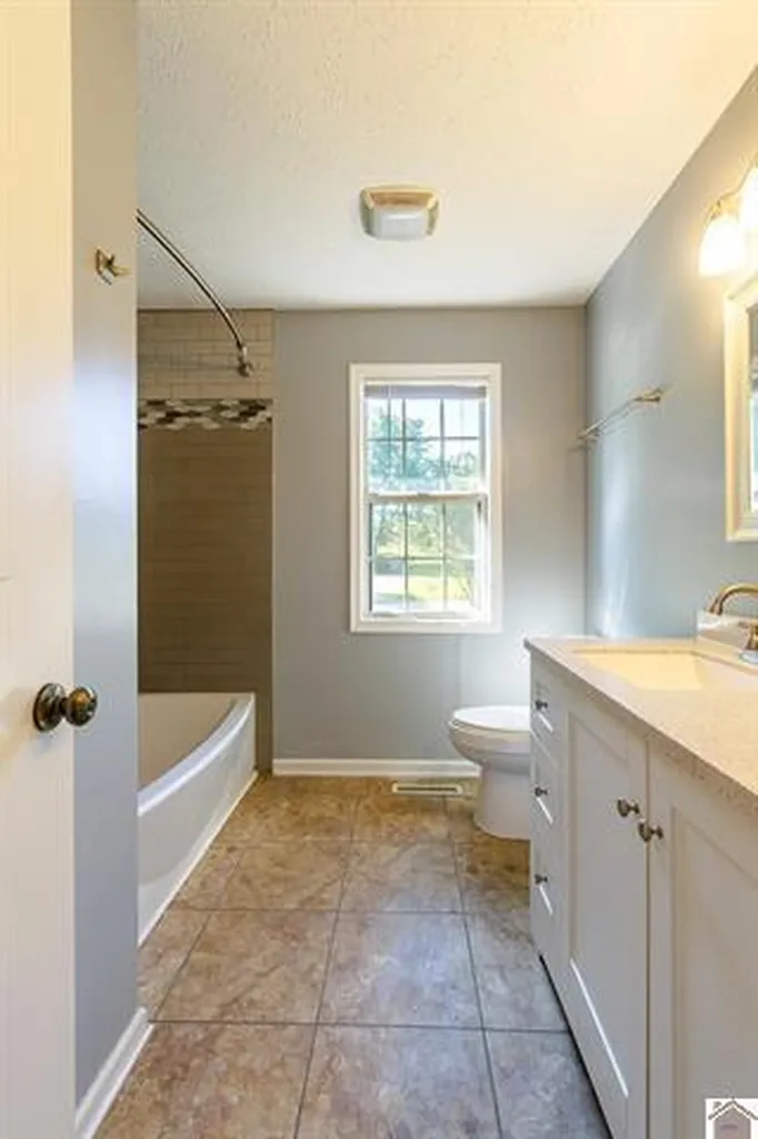 86 Cambridge Drive Murray KY 42071