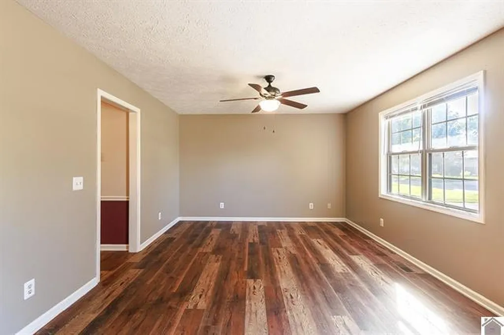86 Cambridge Drive Murray KY 42071