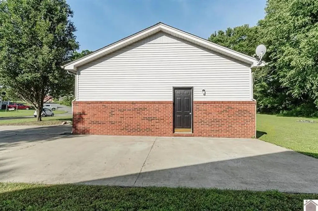 86 Cambridge Drive Murray KY 42071