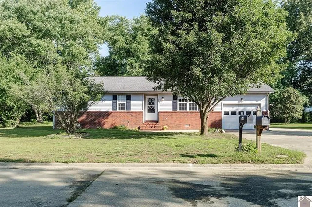 86 Cambridge Drive Murray KY 42071