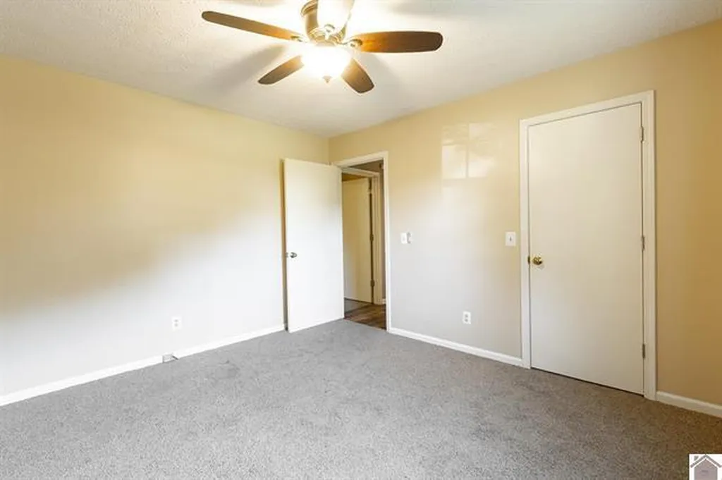 86 Cambridge Drive Murray KY 42071
