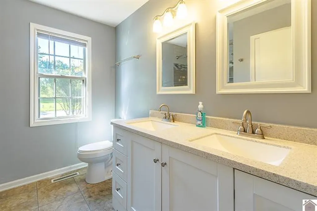 86 Cambridge Drive Murray KY 42071
