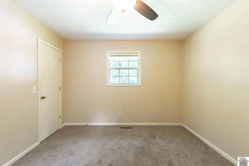 86 Cambridge Drive Murray KY 42071