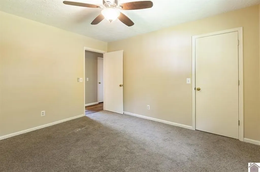 86 Cambridge Drive Murray KY 42071