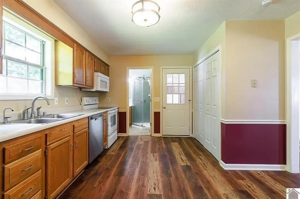 86 Cambridge Drive Murray KY 42071