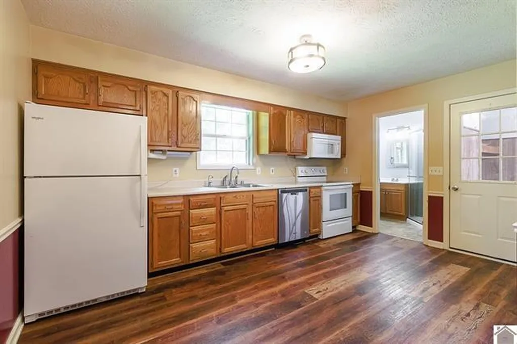 86 Cambridge Drive Murray KY 42071