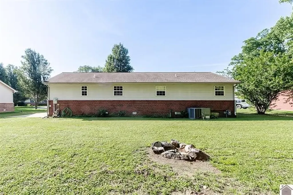 86 Cambridge Drive Murray KY 42071