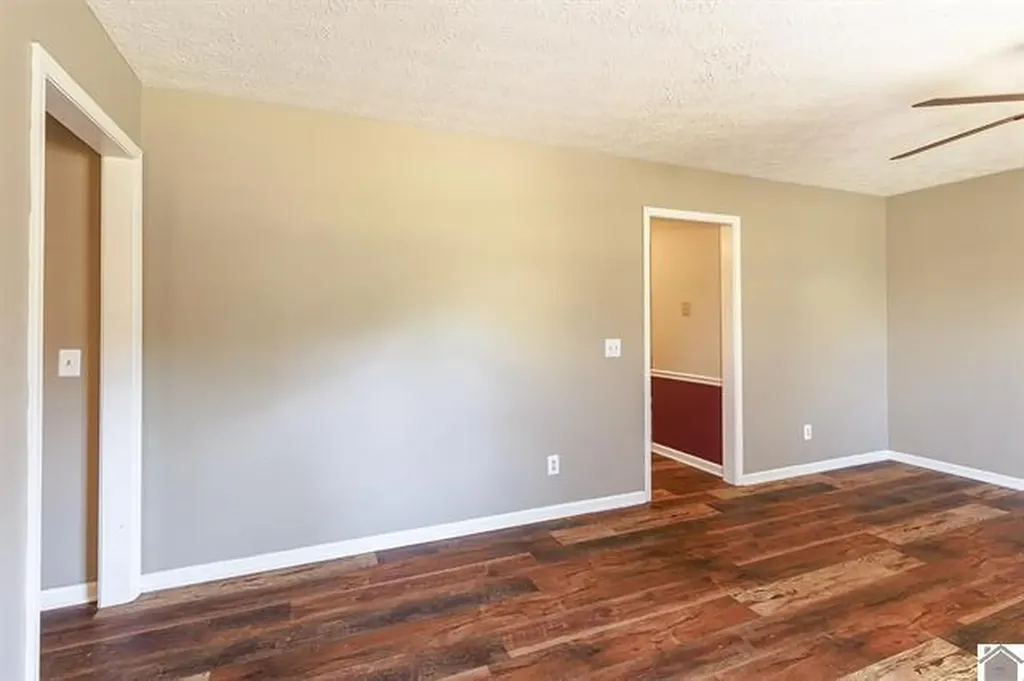 86 Cambridge Drive Murray KY 42071