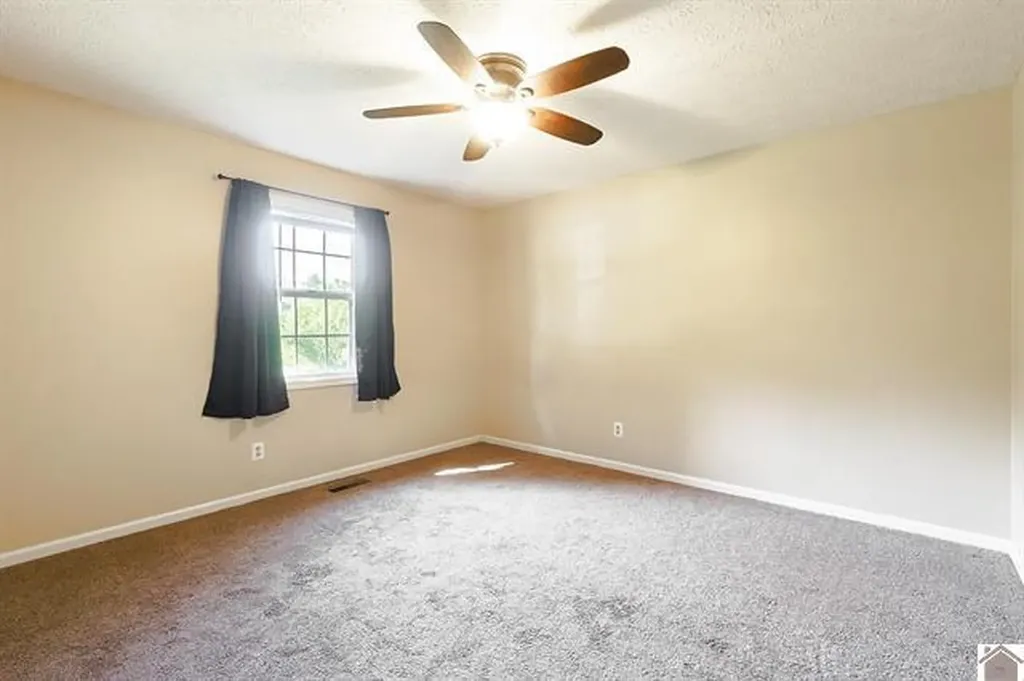 86 Cambridge Drive Murray KY 42071