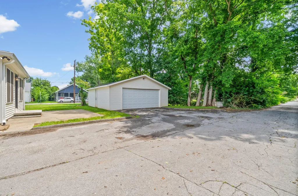 1716 S Virginia Street Hopkinsville KY 42240