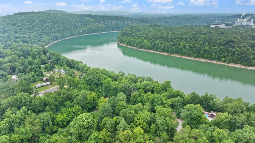 1060 Stone Gate Drive Burnside KY 42519