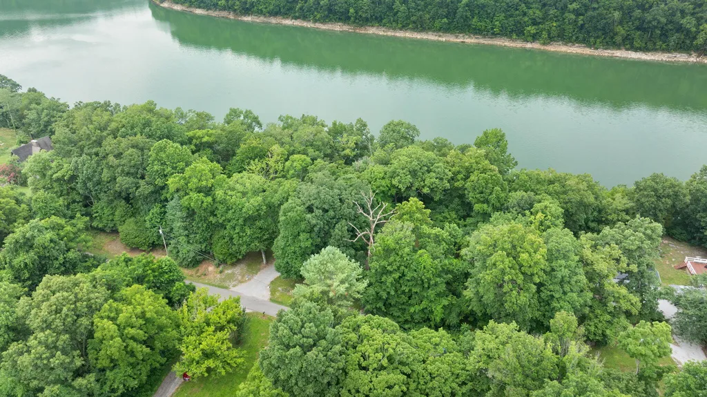 1060 Stone Gate Drive Burnside KY 42519