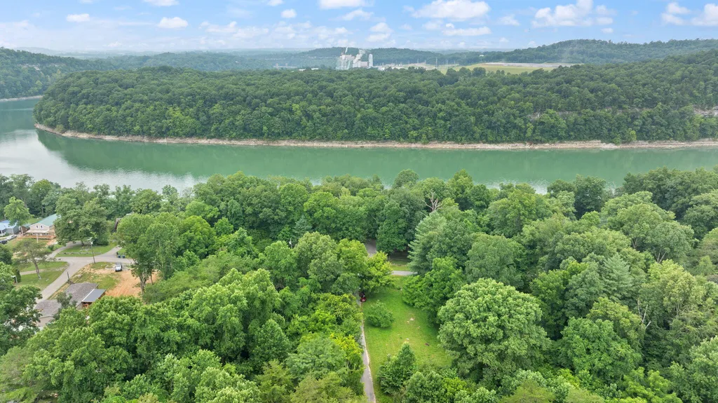 1060 Stone Gate Drive Burnside KY 42519