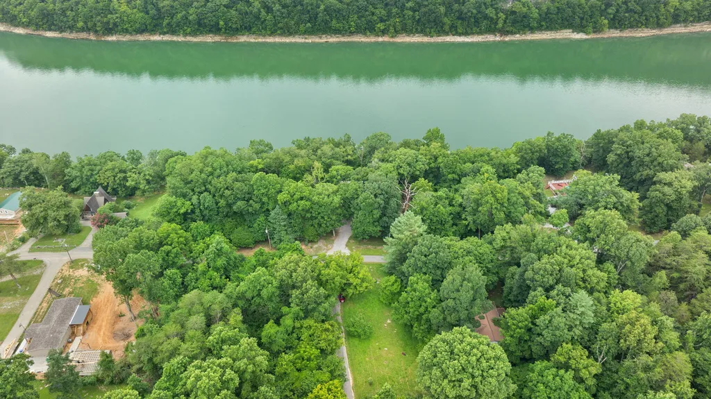1060 Stone Gate Drive Burnside KY 42519