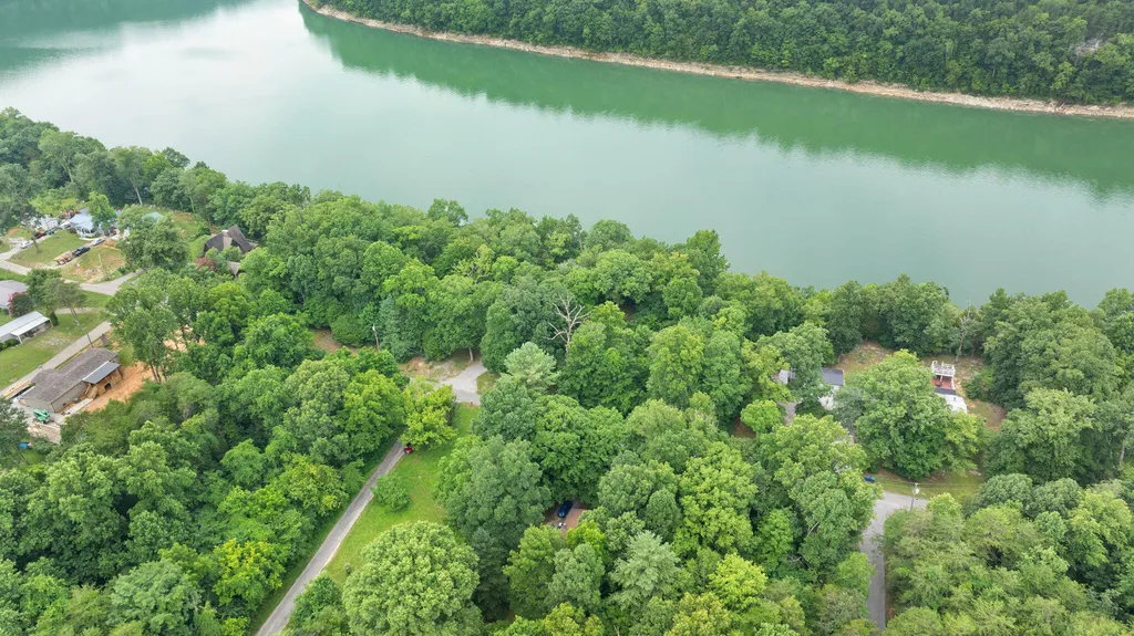 1060 Stone Gate Drive Burnside KY 42519