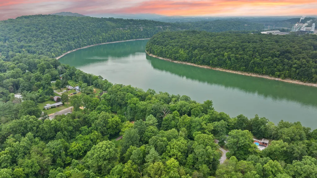1060 Stone Gate Drive Burnside KY 42519