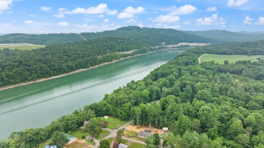 1060 Stone Gate Drive Burnside KY 42519