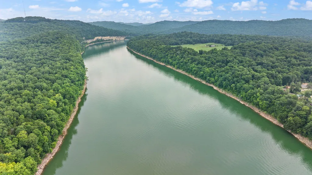 1060 Stone Gate Drive Burnside KY 42519