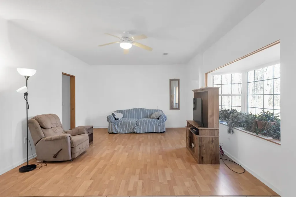 6303 Pottertown Road Murray KY 42071