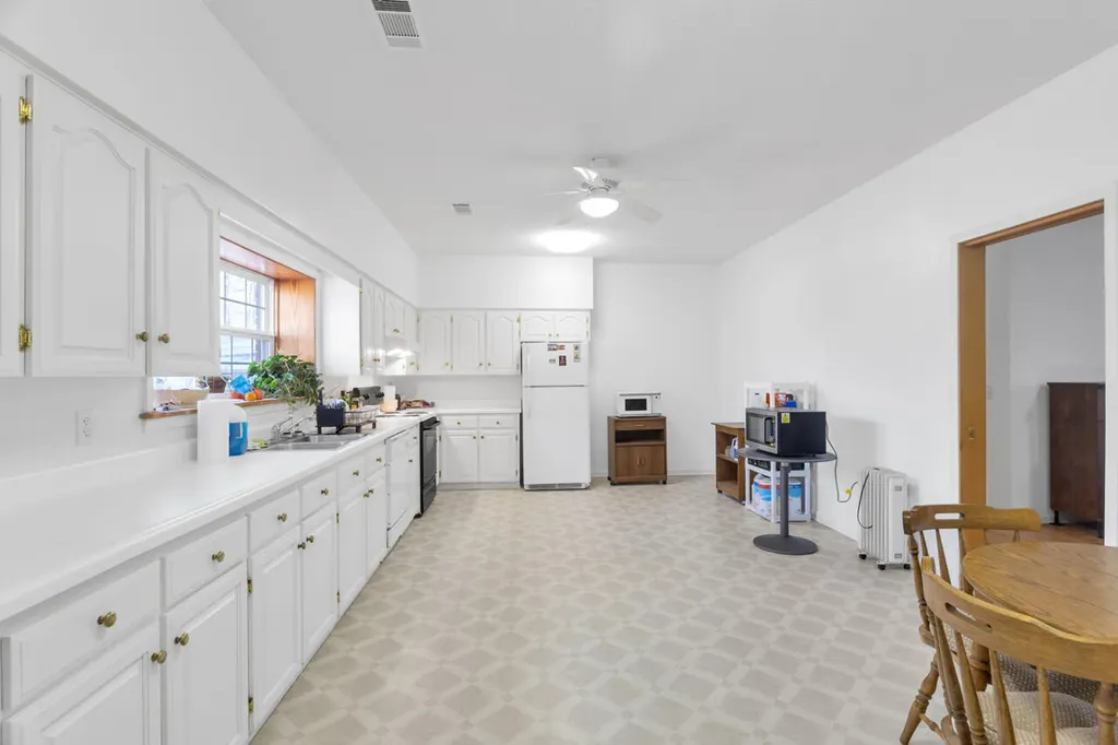 6303 Pottertown Road Murray KY 42071