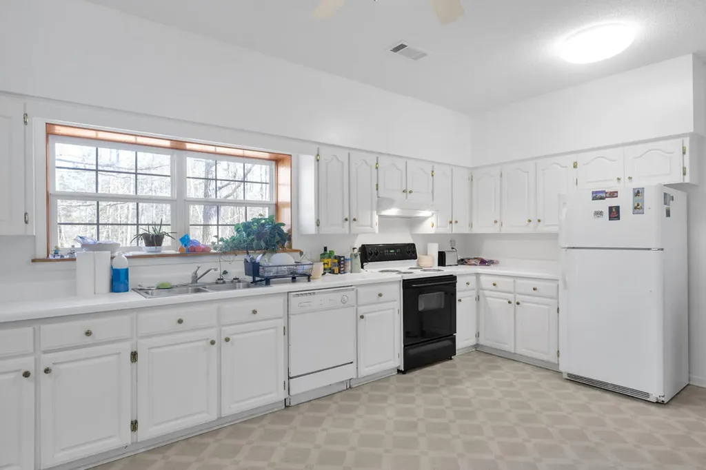 6303 Pottertown Road Murray KY 42071