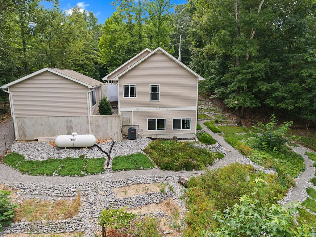 134 Tall Oaks Circle Cadiz KY 42211