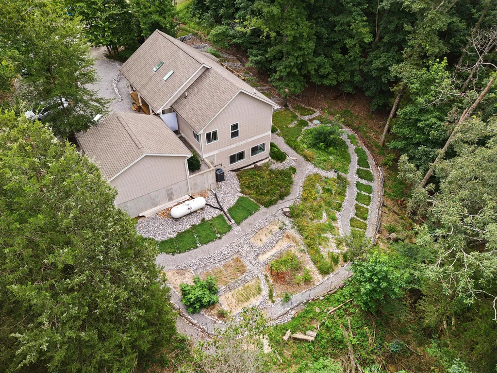 134 Tall Oaks Circle Cadiz KY 42211