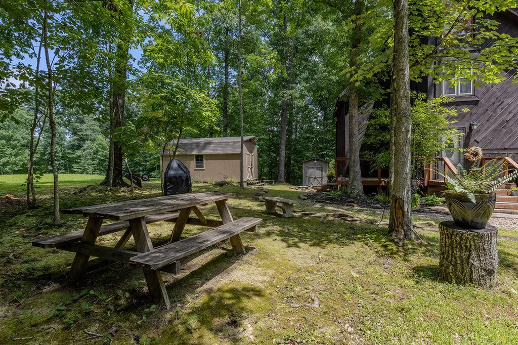 390 Whispering Oaks Morehead KY 40351