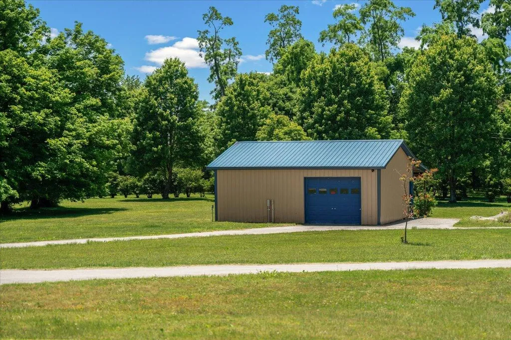 255 Galloway Road Stamping Ground KY 40379