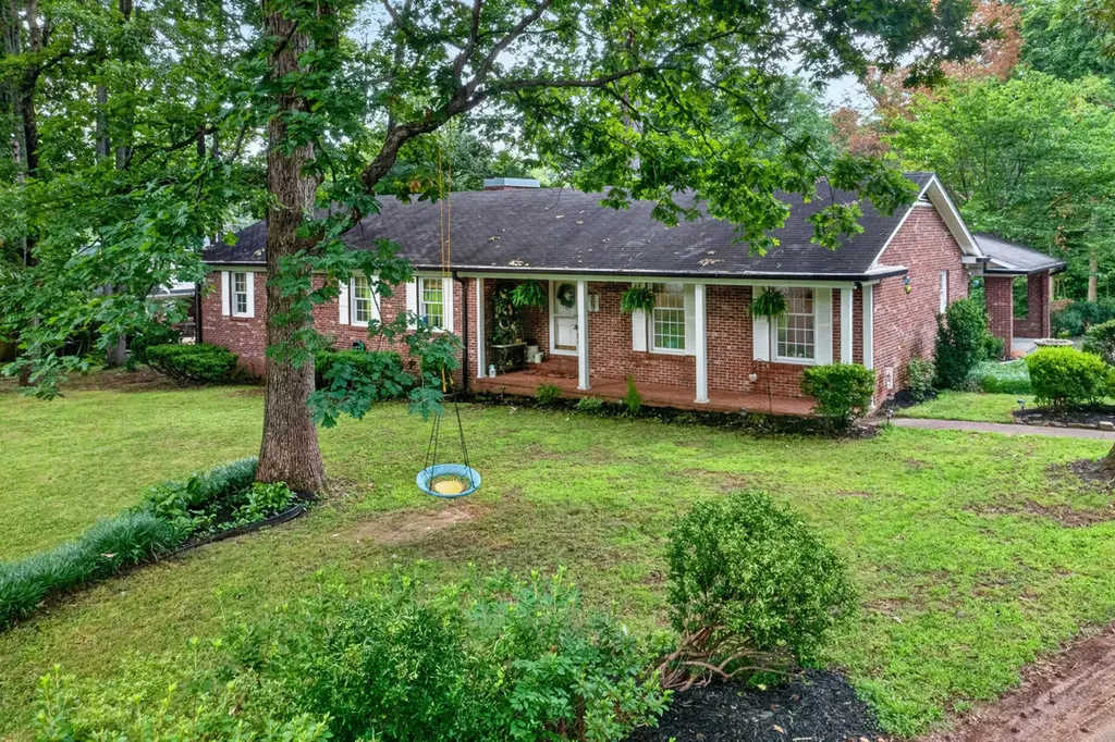 1207 E Dogwood Murray KY 42071