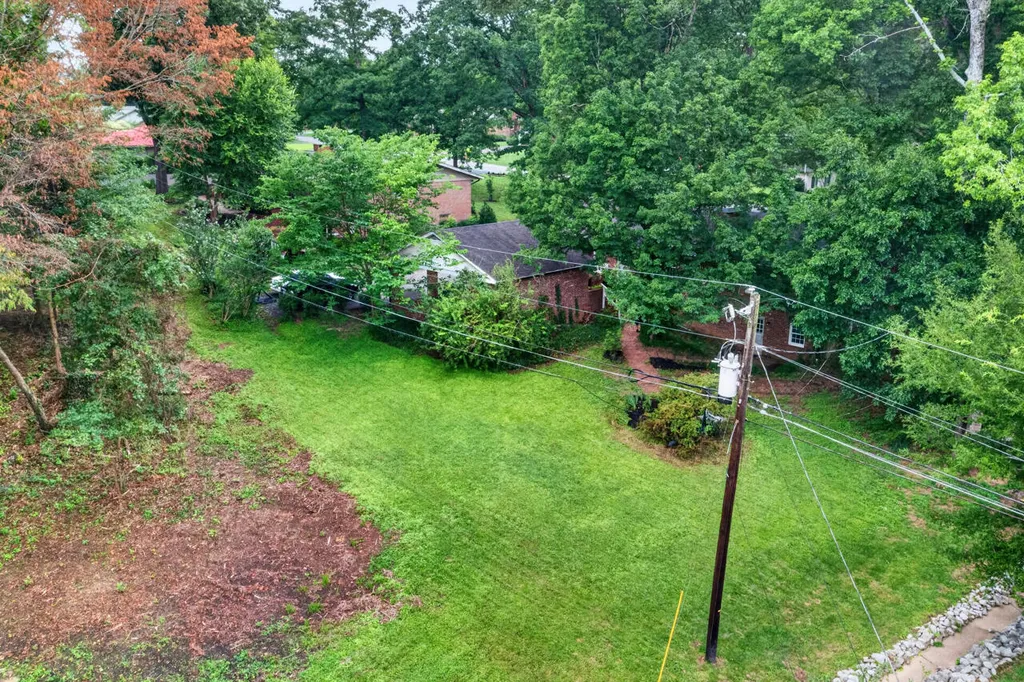 1207 E Dogwood Murray KY 42071