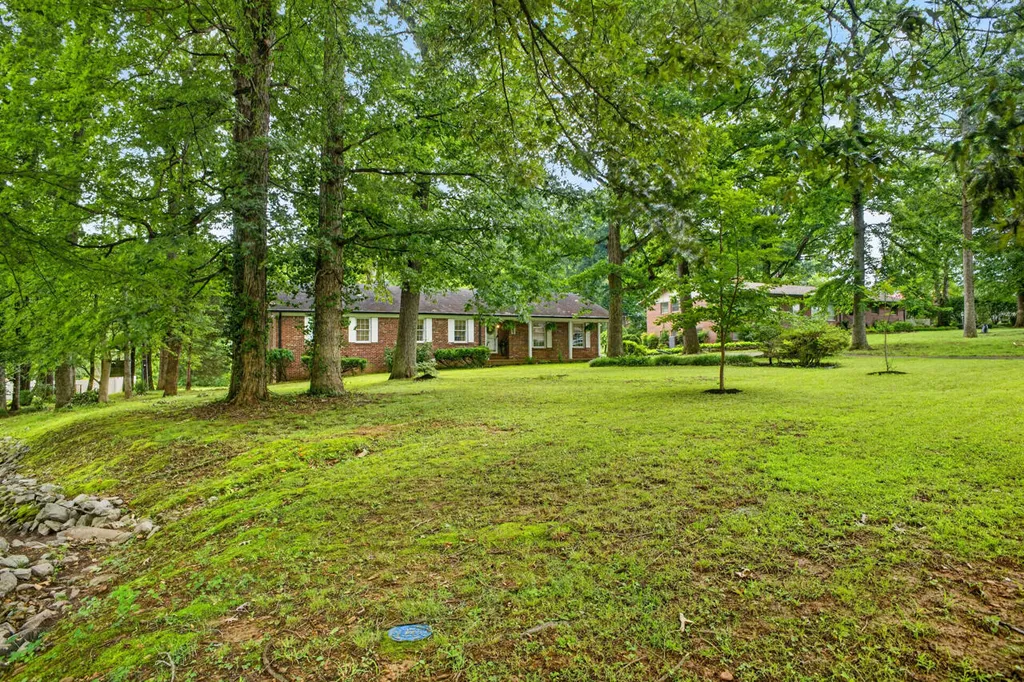 1207 E Dogwood Murray KY 42071