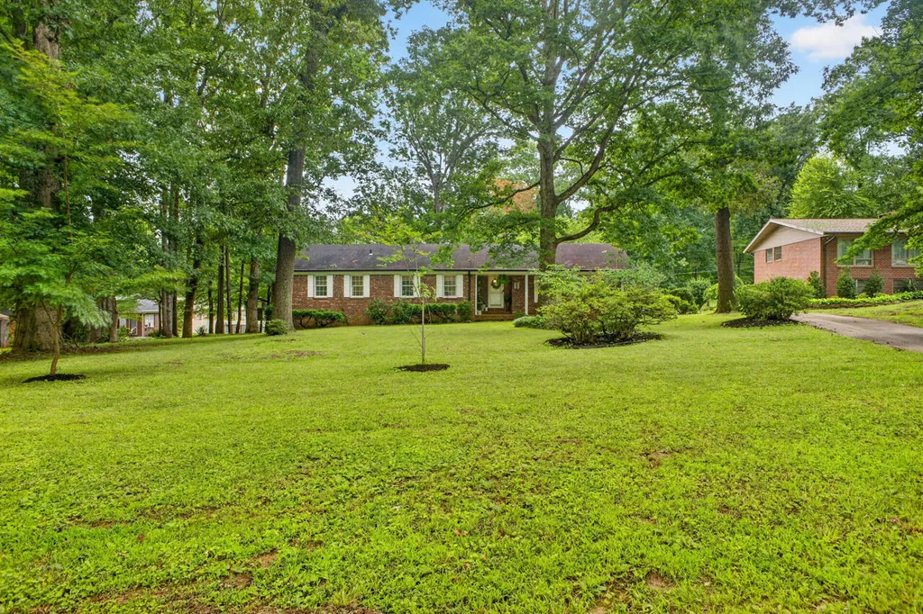 1207 E Dogwood Murray KY 42071