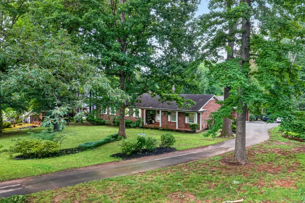 1207 E Dogwood Murray KY 42071