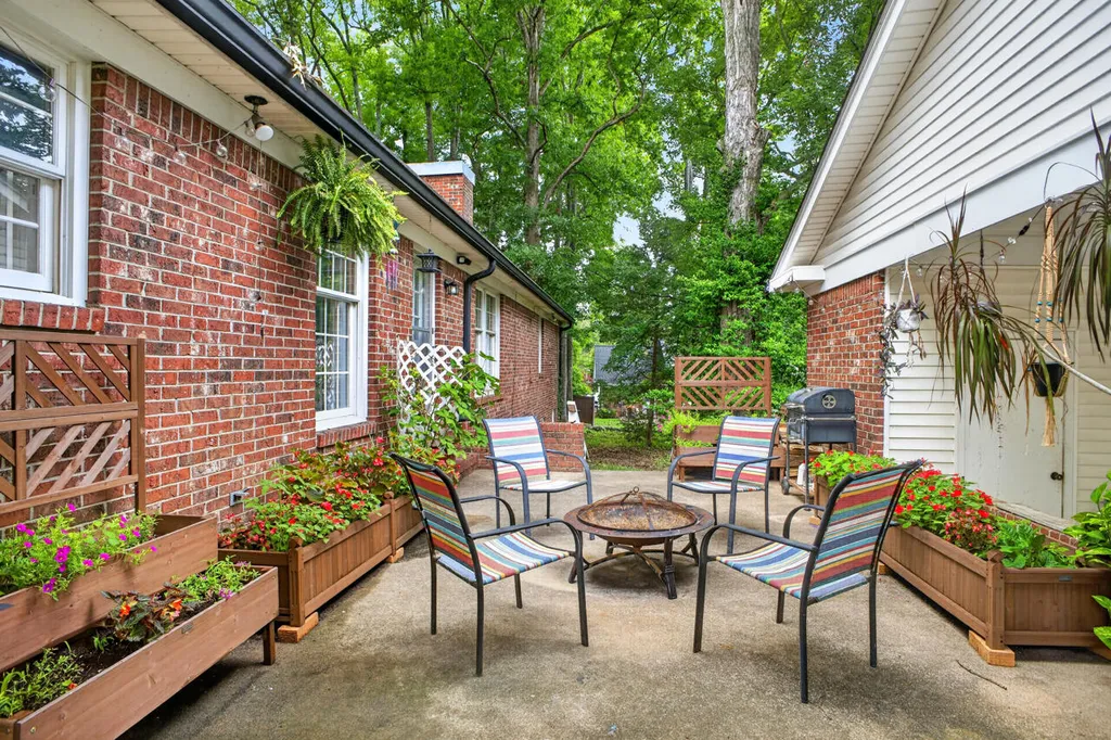 1207 E Dogwood Murray KY 42071