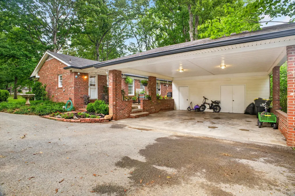 1207 E Dogwood Murray KY 42071