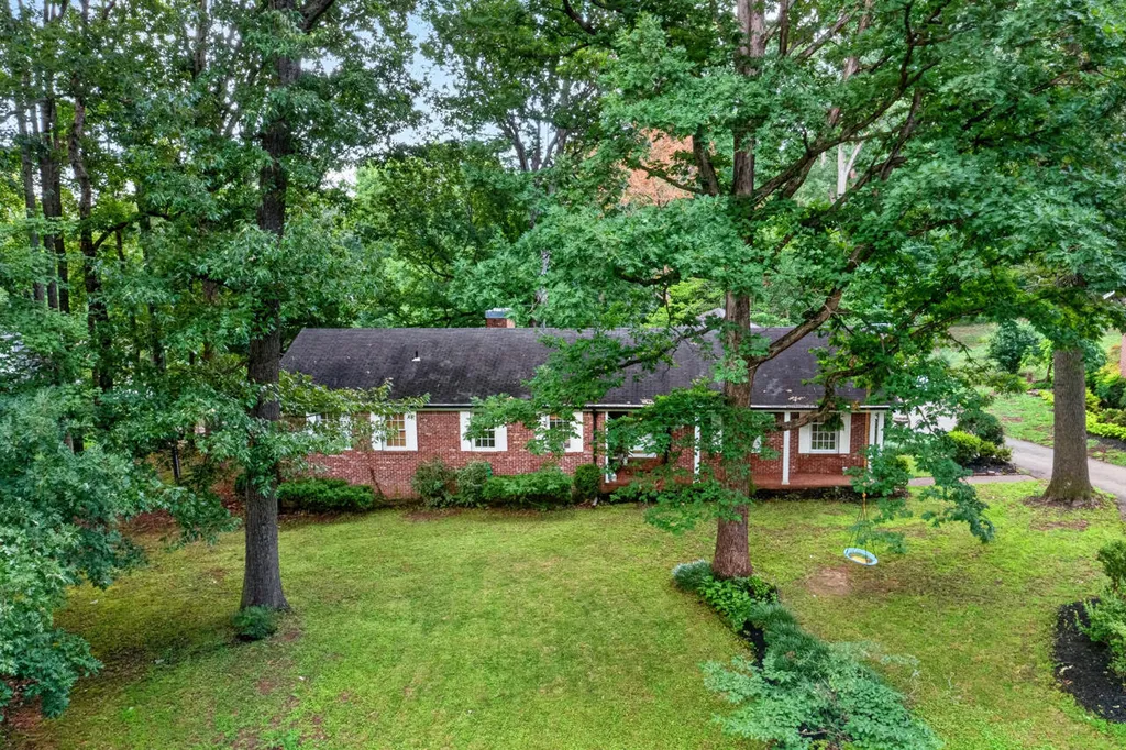 1207 E Dogwood Murray KY 42071