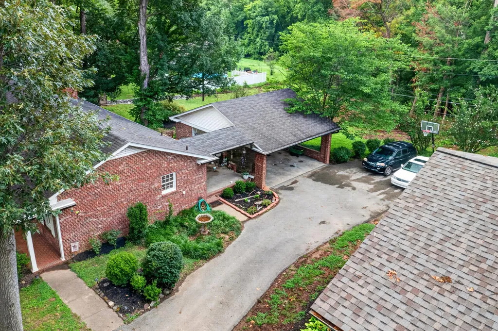 1207 E Dogwood Murray KY 42071