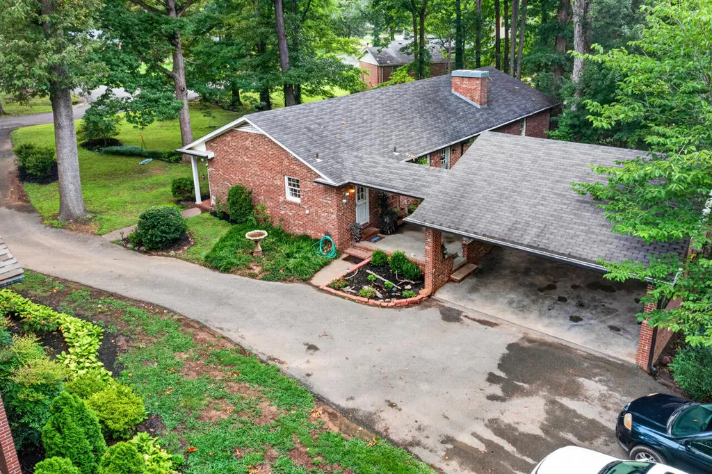 1207 E Dogwood Murray KY 42071