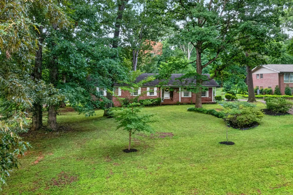 1207 E Dogwood Murray KY 42071