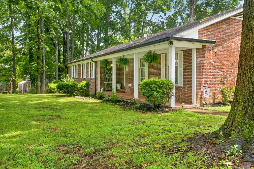 1207 E Dogwood Murray KY 42071