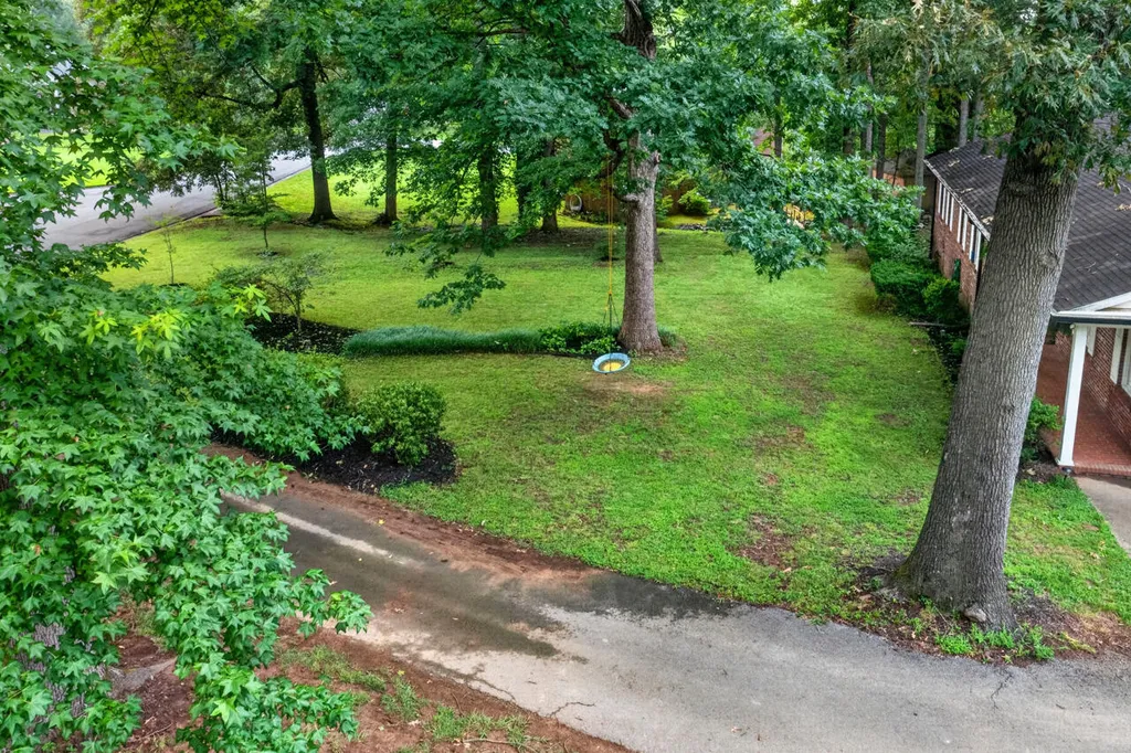 1207 E Dogwood Murray KY 42071