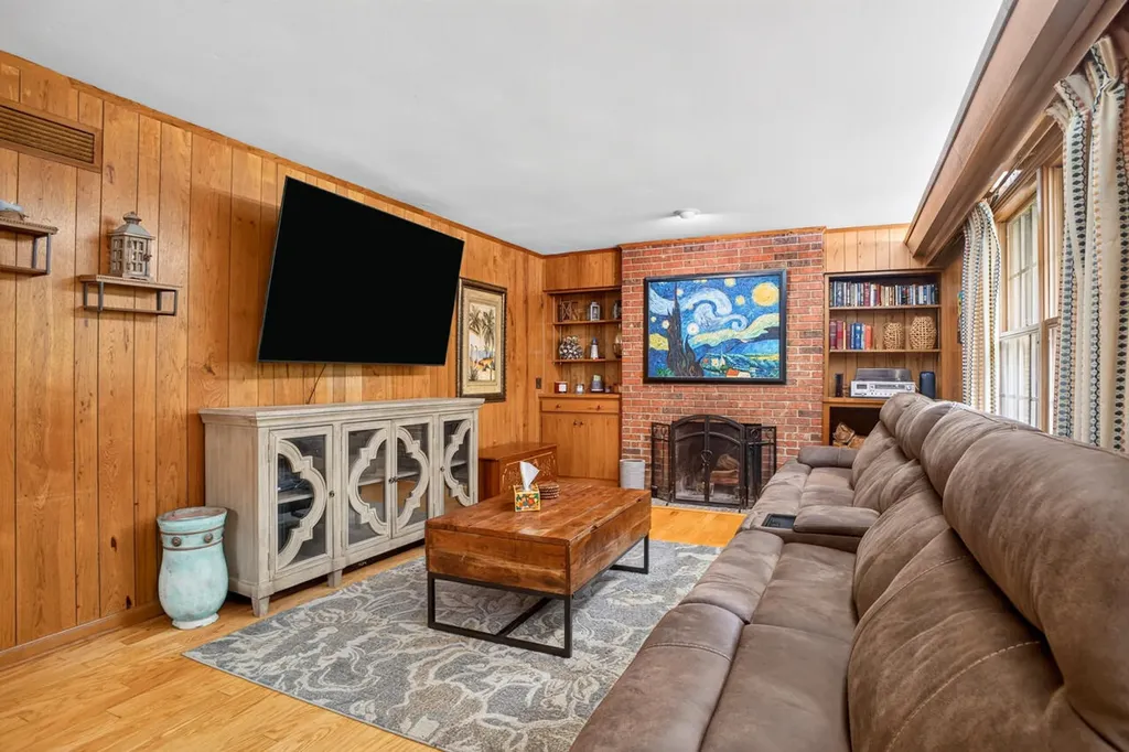 1207 E Dogwood Murray KY 42071