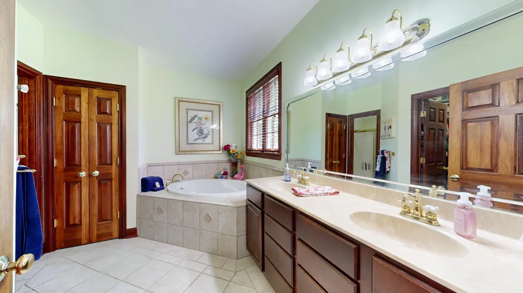 419 Livingston Way Cadiz KY 42211