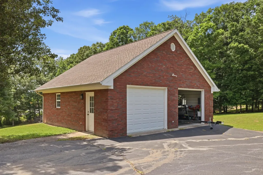 419 Livingston Way Cadiz KY 42211