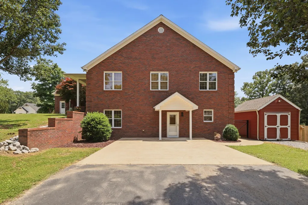 419 Livingston Way Cadiz KY 42211