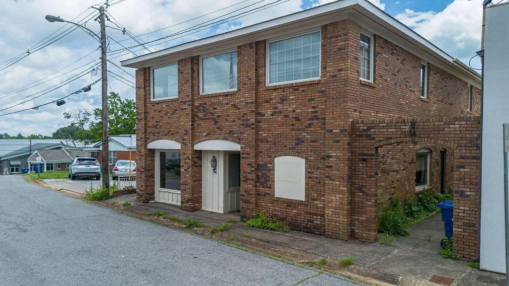 208 E 11th Street Benton KY 42025