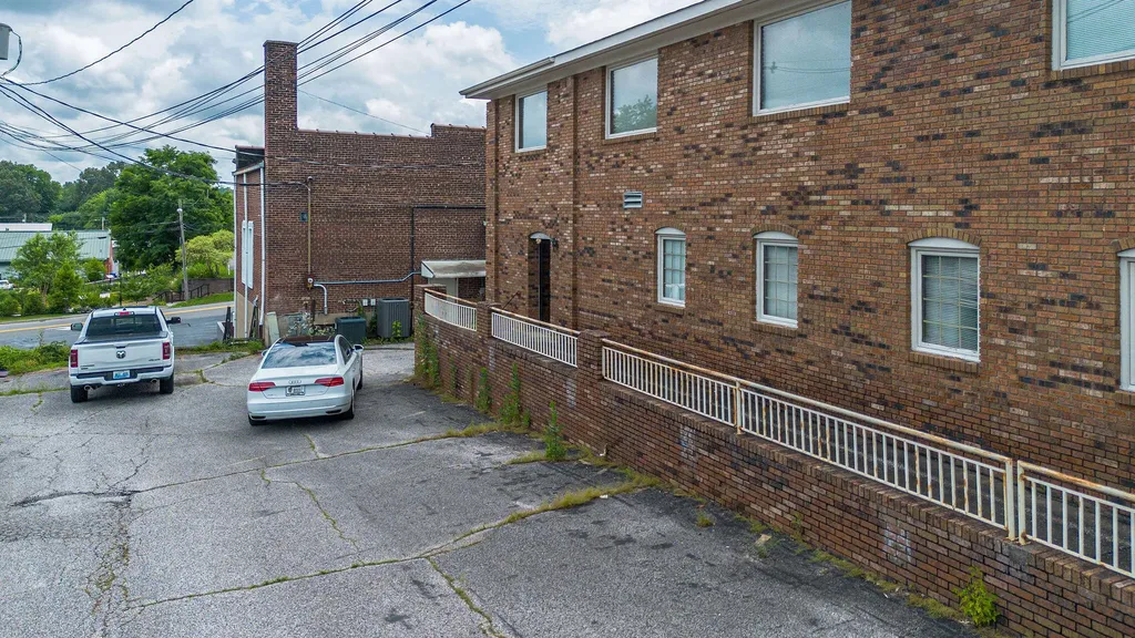 208 E 11th Street Benton KY 42025