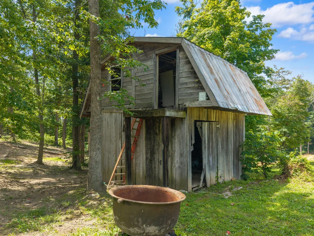 19840 Highway 2004 Highway Mckee KY 40447